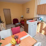 Gostinjska kuća & Tea 3*