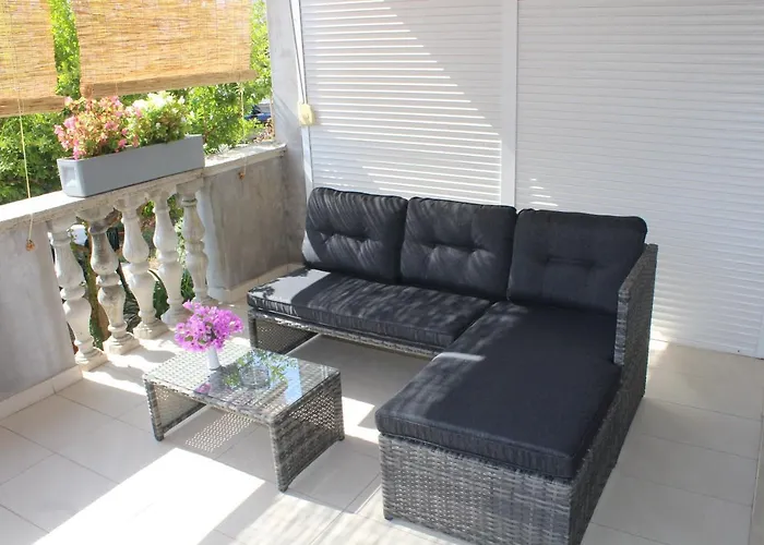 & Tea בית הארחה