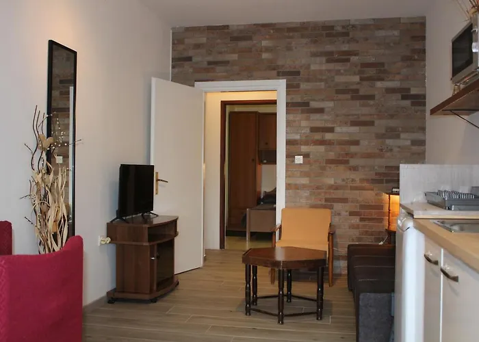 & Tea בית הארחה 3*