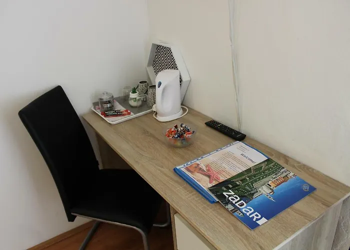 & Tea בית הארחה 3*